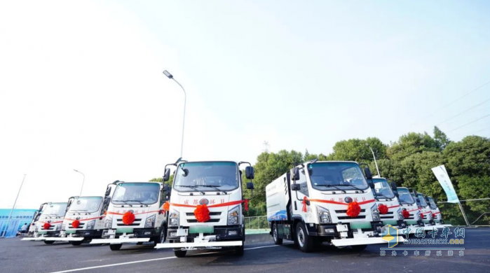 綠變成都，電動先鋒 宇通新能源環(huán)衛(wèi)車助力“蓉城”環(huán)衛(wèi)高質(zhì)量發(fā)展