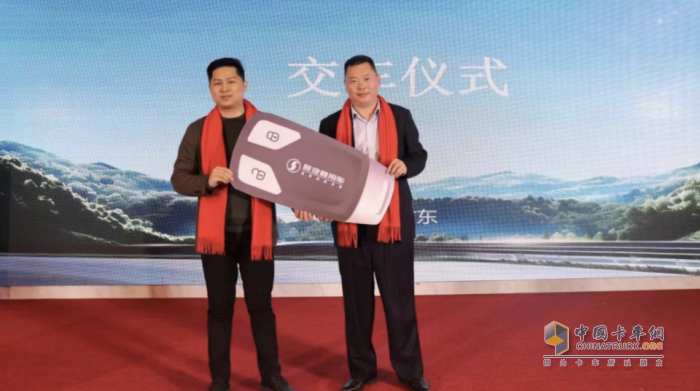 陜汽德御Q300載貨車(chē)強(qiáng)勢(shì)登陸廣州 助推當(dāng)?shù)匚锪鬟\(yùn)輸行業(yè)發(fā)展