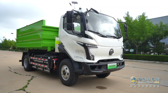 五征環(huán)?？萍技冸妱?dòng)車廂可卸式垃圾車