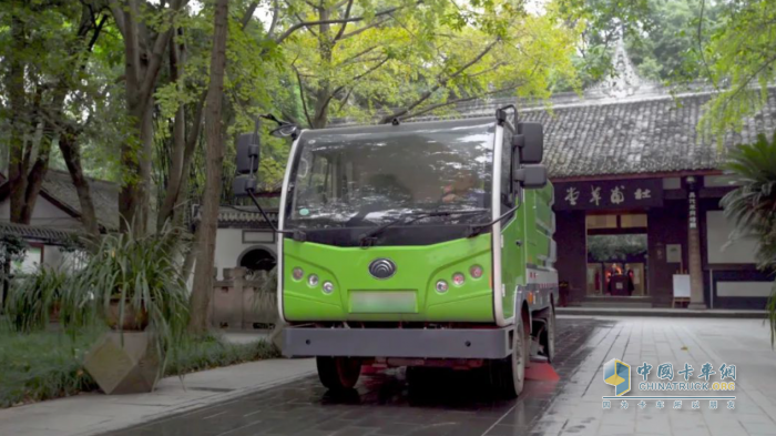綠變成都，電動先鋒 宇通新能源環(huán)衛(wèi)車助力“蓉城”環(huán)衛(wèi)高質(zhì)量發(fā)展
