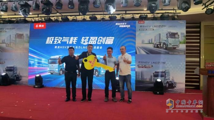 川魯熱銷！乘龍H5V LNG燃?xì)廛嚦蔀橛脩敉瞥缳嶅X神器！