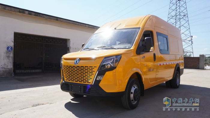 東風(fēng)御風(fēng)工程車交付，用實(shí)力守護(hù)鐵路運(yùn)營(yíng)！
