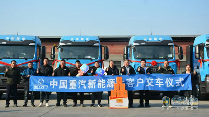 交車正燃！中國重汽豪沃純電牽引車，助力用戶馳騁新境！