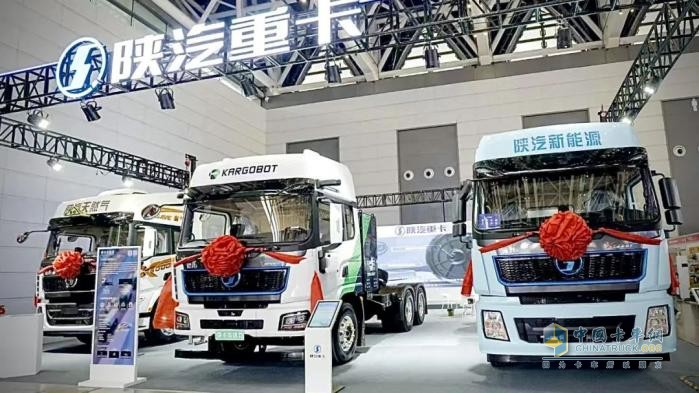 智領(lǐng)商用車新航道 陜汽重卡&卡爾動(dòng)力無(wú)人駕駛重卡閃耀2025西部制博會(huì)