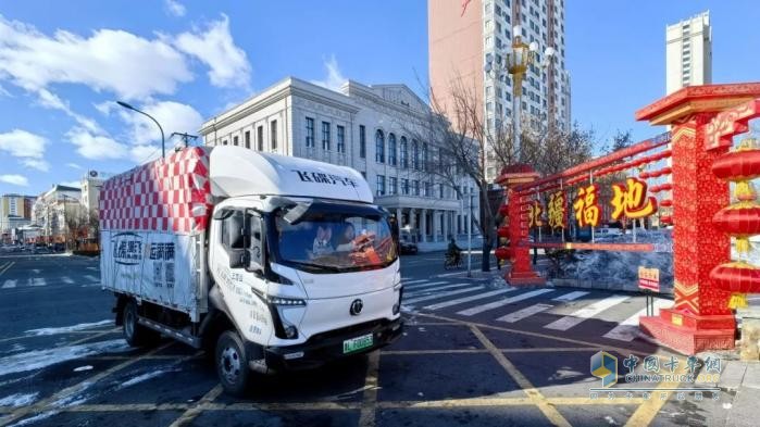 飛碟漫天飛一月行駛一萬三千公里，挑戰(zhàn)極寒、大漠、無人區(qū)