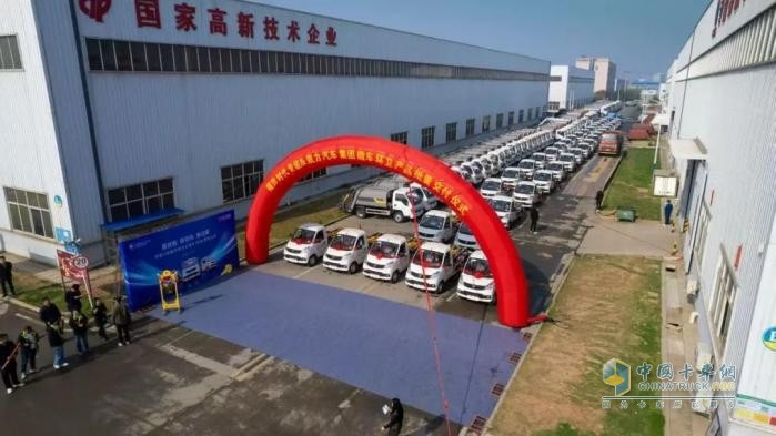 100輛祥菱V1車廂可卸式垃圾車交付 用品質(zhì)贏得行業(yè)認可