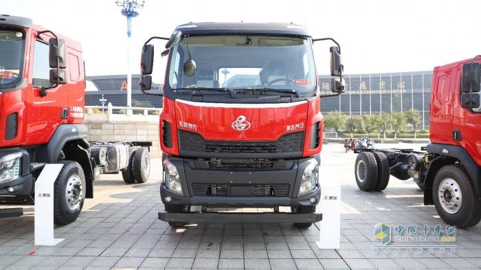 國(guó)四置換來(lái)襲，乘龍M3 6×2R提升橋自卸車盡顯創(chuàng)富實(shí)力