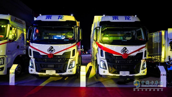現(xiàn)場訂車62臺，乘龍L2VCNG增程輕卡武漢閃耀上市