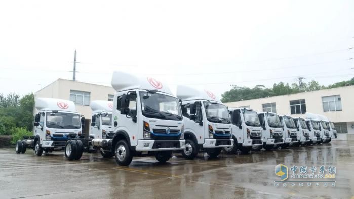 首批全新東風(fēng)多利卡康陸威正式交付 為城際物流行業(yè)新發(fā)展注入“強(qiáng)心劑”