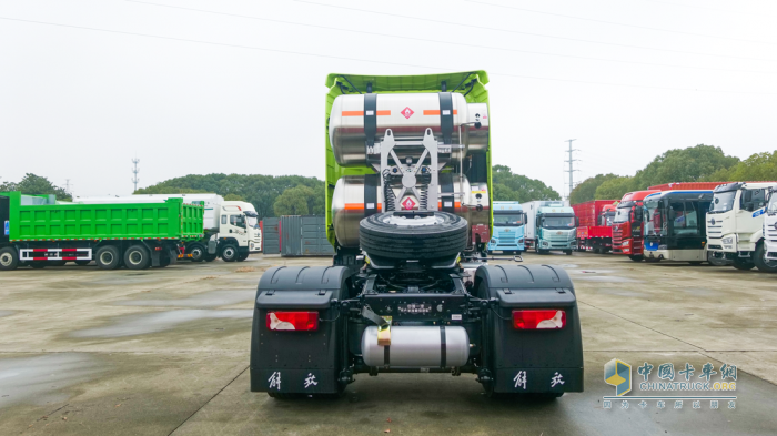 解放卡車：LNG發(fā)動(dòng)機(jī)為何需要更頻繁調(diào)節(jié)氣門？