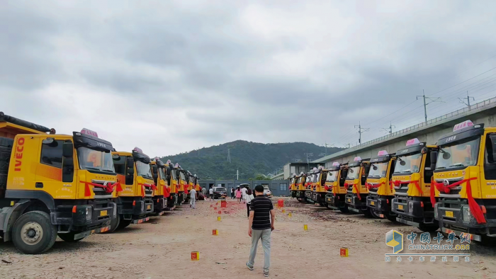助力臺州工程建設 上汽紅巖杰獅C6自卸車批量交付