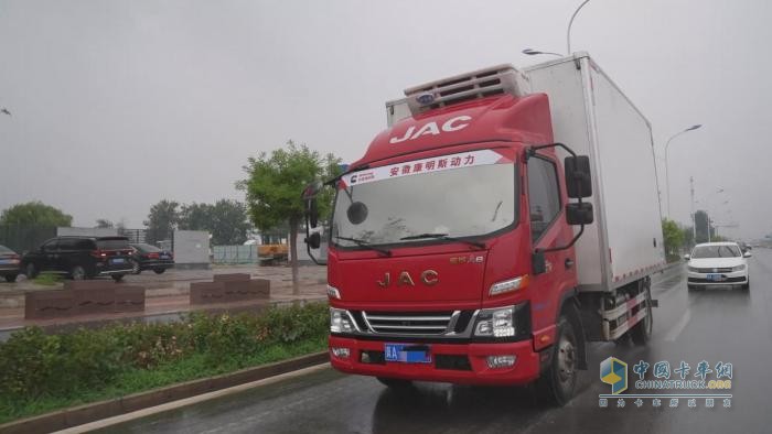 長途運輸冷凍貨物，創(chuàng)業(yè)7年的他攜手江淮1卡駿鈴做老板
