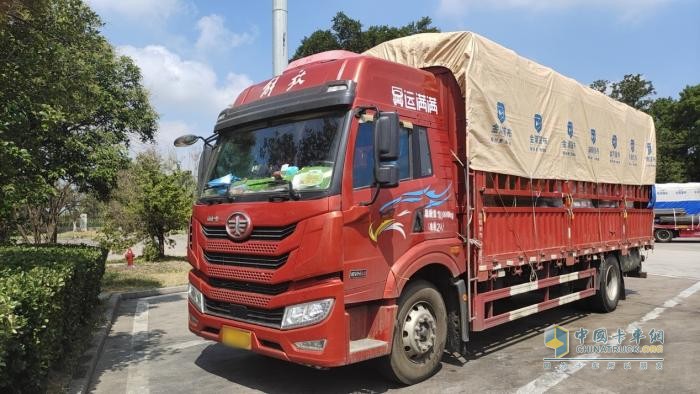 從汽車(chē)兵到運(yùn)輸人 90后卡友康瑞廣把愛(ài)好做成事業(yè)