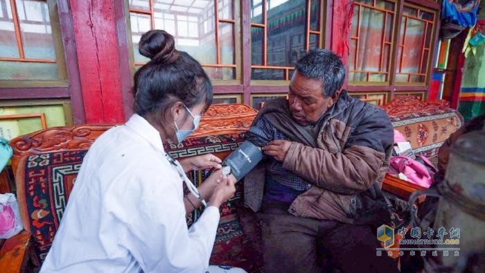 東風(fēng)商用車幸福卡車中國行致敬暖冬運(yùn)輸人，呼吁全行業(yè)提升貨車司機(jī)幸福感