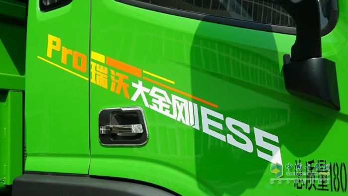 多拉多賺又合規(guī)，瑞沃大金剛ES5 Pro成工程用車新標(biāo)桿