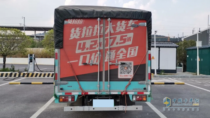在異鄉(xiāng)打拼創(chuàng)富，選慶鈴EVM100純電輕卡底氣更足