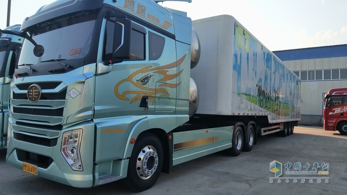 單車(chē)每年節(jié)省12萬(wàn)！ 解放鷹途燃?xì)廛?chē)成正點(diǎn)物流運(yùn)輸新選擇
