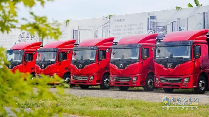 燃動(dòng)福建！百臺(tái)徐工新能源電動(dòng)牽引車交付