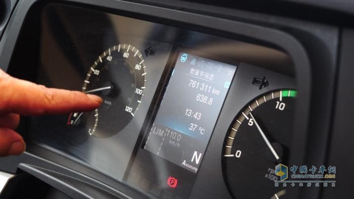 20個(gè)月行駛76萬公里 他說奔馳卡車的長效全勤成就忙中不出錯(cuò)