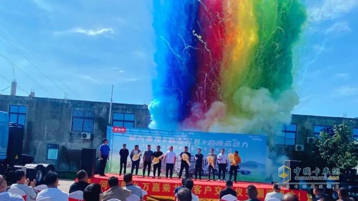 一炮打響！乘龍CTB新能源牽引車大批交付新鄉(xiāng)輝縣