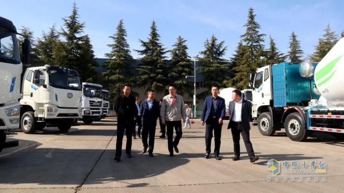 陜重汽與中集車輛攪拌車業(yè)務(wù)集團(tuán)深度交流，共繪合作新藍(lán)圖