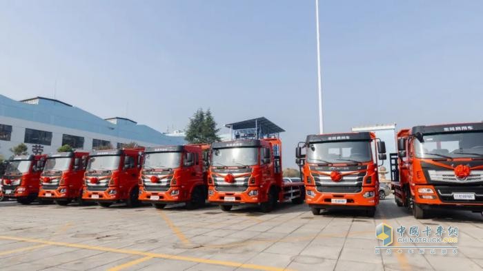 東風(fēng)商用車：兩場(chǎng)簽約！喜獲700+400大單