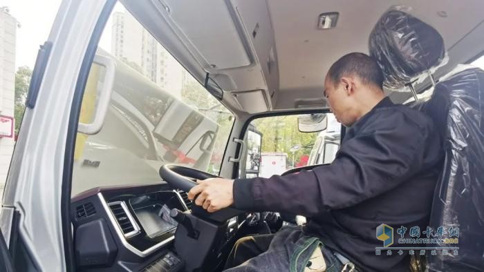 尊耀駕到，領(lǐng)先不止一代！帥鈴尊耀版多地上市，奔赴大“錢”途