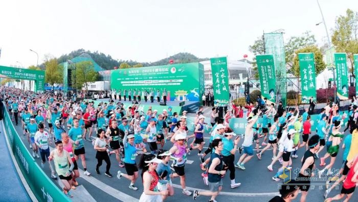 挑戰(zhàn)自我！超越極限！堰馬賽道上，看東風(fēng)營(yíng)銷人奔跑向未來
