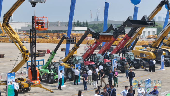 零距離、沉浸式！徐工高空作業(yè)機(jī)械邀客戶體驗(yàn)……