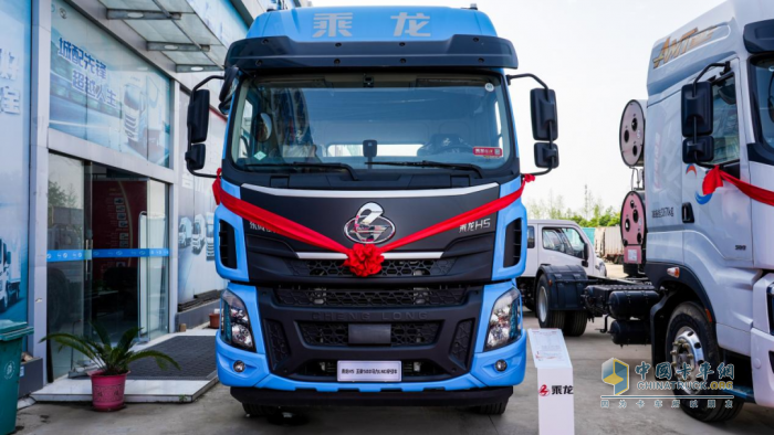 現(xiàn)場訂車62臺，乘龍L2VCNG增程輕卡武漢閃耀上市