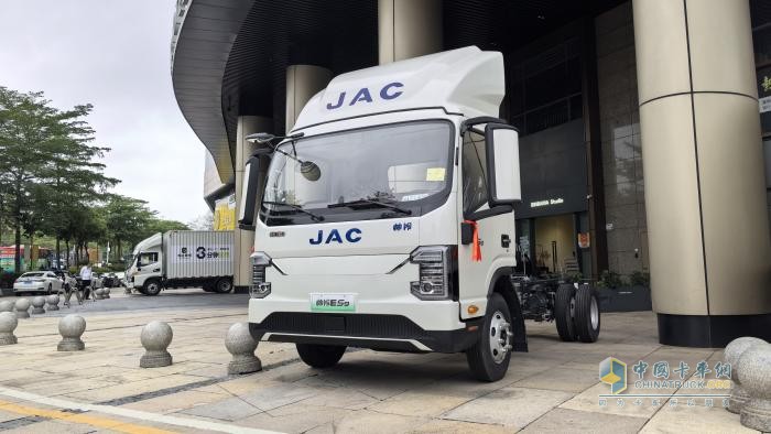 江淮新能源輕卡ES9鵬城上市，140度車型預售，智領(lǐng)城配物流綠色升級