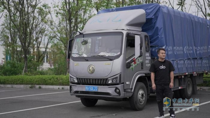 動力提升33%！ 陜汽德龍G300搭載康明斯發(fā)動機大缸徑、行程短