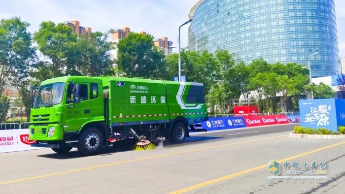 宇通環(huán)衛(wèi)硬核護(hù)航，扮靚城市助跑蘭州馬拉松