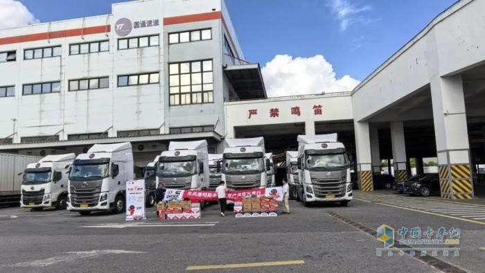東風康明斯客戶關(guān)懷萬里行： 暖“芯”護航物流標桿，深度服務速遞一線