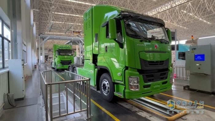 慶鈴首批49噸氫燃料電池牽引車交付哈密！為“疆煤外運(yùn)”按下“清潔鍵”