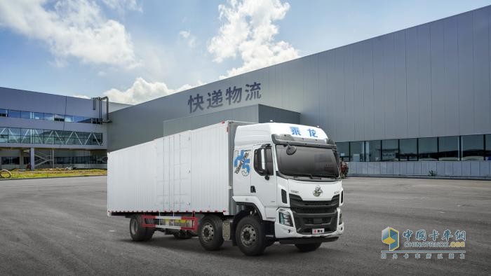 乘龍H5 6x2 LNG 載貨車：每公里較油車省9毛，一年多賺10萬(wàn)