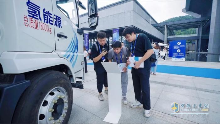 廣汽日野氫燃料電池廂式車(chē)閃耀CHFE2024