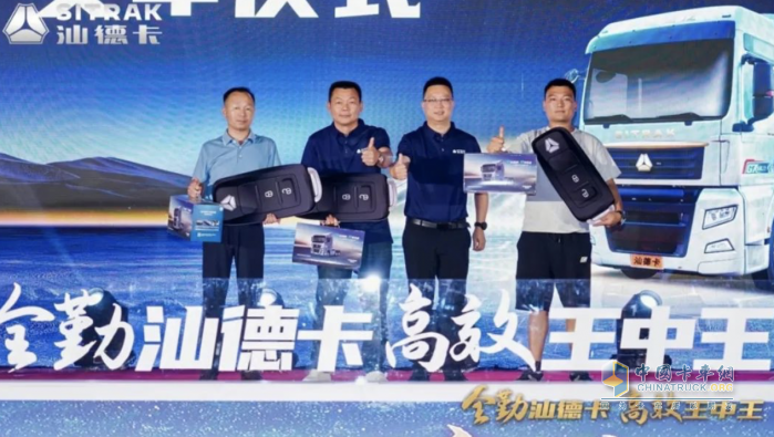 賦能皖北物流！汕德卡G7燃油牽引車阜陽站揭秘“全勤”硬實力！