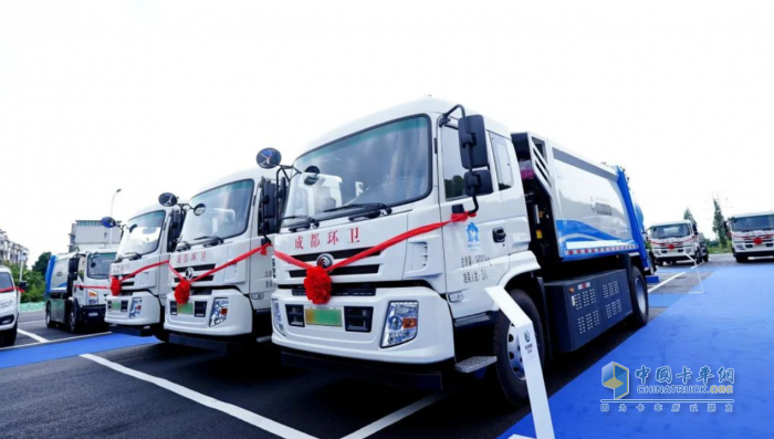 綠變成都，電動先鋒 宇通新能源環(huán)衛(wèi)車助力“蓉城”環(huán)衛(wèi)高質(zhì)量發(fā)展