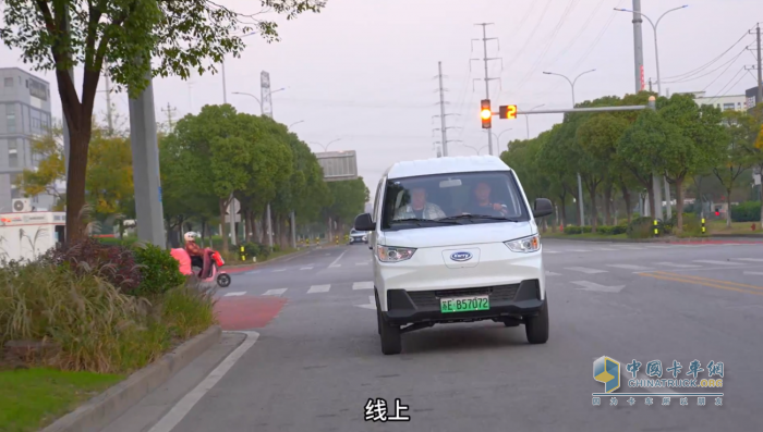 “油車(chē)跑不賺錢(qián)！”開(kāi)瑞江豚E7客運(yùn)版，宋師傅小本經(jīng)營(yíng)的得力助手！