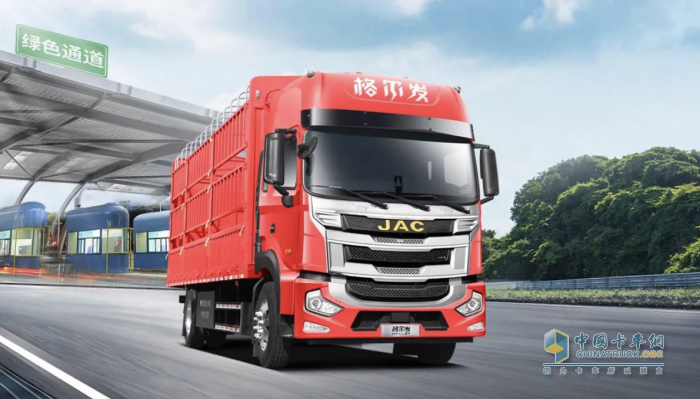 江淮格爾發(fā)重卡:“老司機(jī)”開(kāi)新車(chē)照樣13個(gè)油，聽(tīng)說(shuō)有秘訣