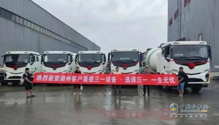 三一電動(dòng)攪拌車批量交付湖州客戶