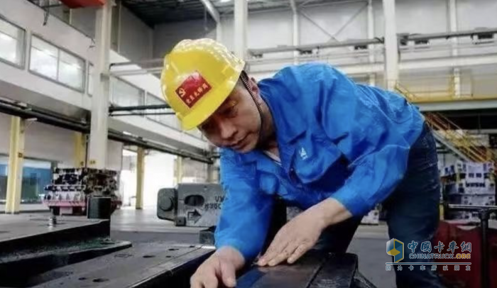 【聚焦兩會(huì)】江鈴汽車(chē)劉輝：以科技創(chuàng)新助推企業(yè)高質(zhì)量發(fā)展