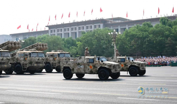 鐵甲榮光！115輛東風(fēng)軍車天安門廣場成功受閱！