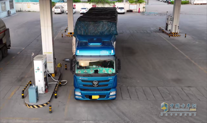 節(jié)氣挑戰(zhàn)英雄榜：百公里30kg！老司機(jī)紀(jì)師傅：拉板材開(kāi)歐曼 高效節(jié)氣誰(shuí)開(kāi)誰(shuí)賺