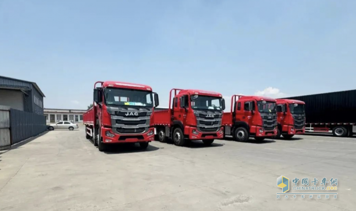 聚力共贏 攜手前行！江淮格爾發(fā)重卡6×2載貨車首批交付