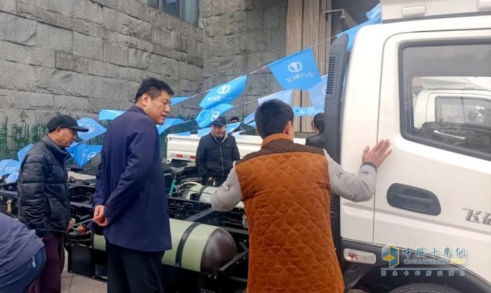 飛碟汽車CNG場景產(chǎn)品推介會在成都盛大舉行，開啟綠色物流新篇章