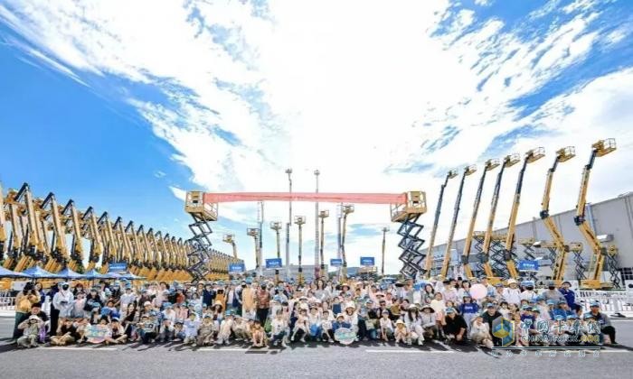“未來工程師”哪里啟航？答案就在：徐工研學(xué)之旅！