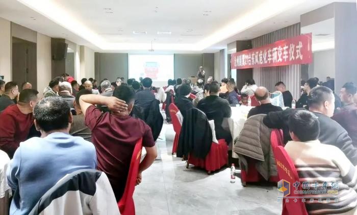 21輛東風龍擎燃氣?；癄恳嚱桓稖嬷荽罂蛻?實力鑄就行業(yè)標桿