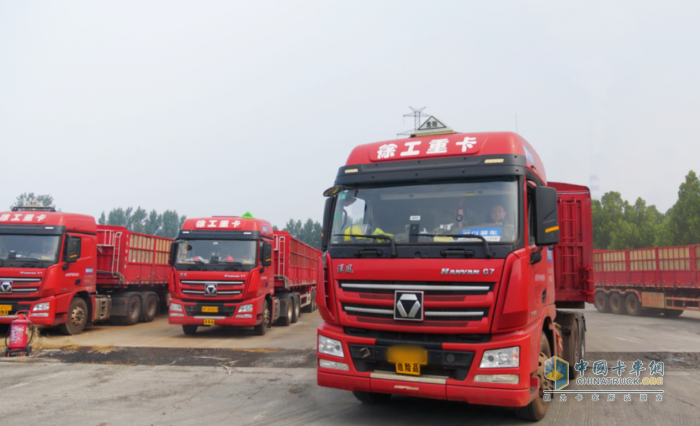 豪購60臺危化品牽引車 徐工汽車開展標(biāo)桿客戶走訪活動